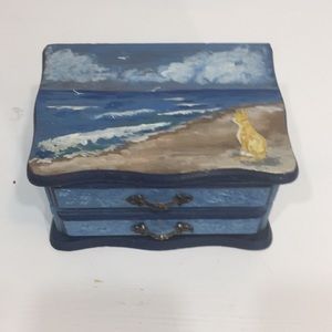 Beautiful Centurion hand painted jewelry box. 🐱